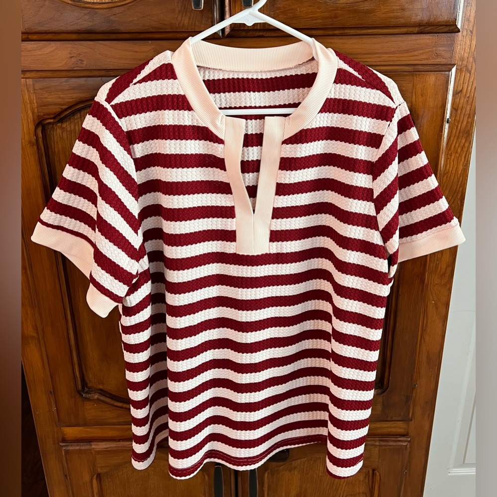 Women’s Plus Size Red and White Summer Casual Striped T-Shirt! Size 2XL.